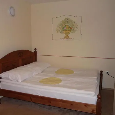 Litov House - Organic Food From Small Local Farms By Asteri 3*